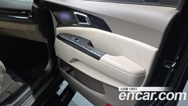 Kia Carnival Generation 4 — Фото автомобиля 23
