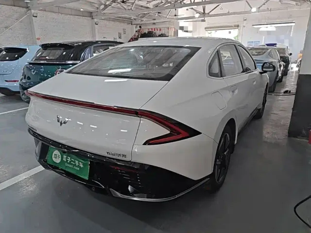 Wuling Starlight — Фото автомобиля 6