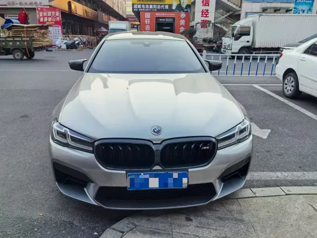 Фотография автомобиля — BMW M5