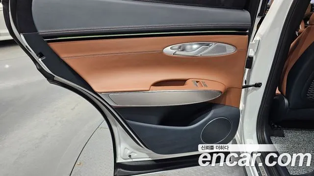 Genesis GV70 — Фото автомобиля 24