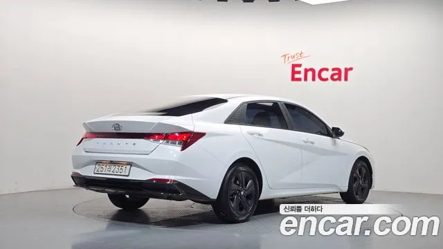 Hyundai Avante CN7 — Фото автомобиля 2