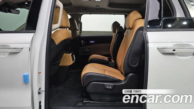 Kia Carnival — Фото автомобиля 18