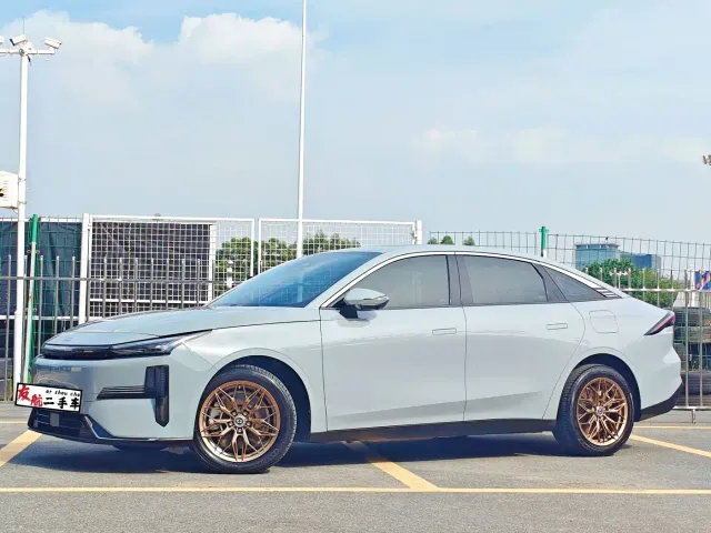Фотография автомобиля — Geely Galaxy L6