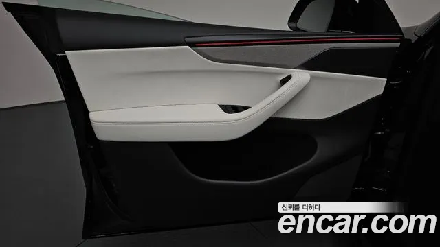 Tesla Model Y — Фото автомобиля 23