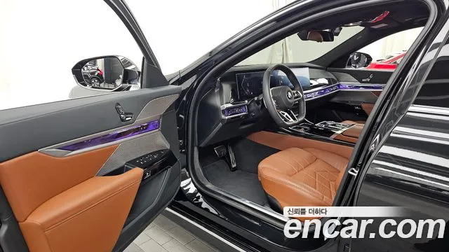 BMW 7-Series 7 серия (G70) 740i xDrive M Sport — Фото автомобиля 2