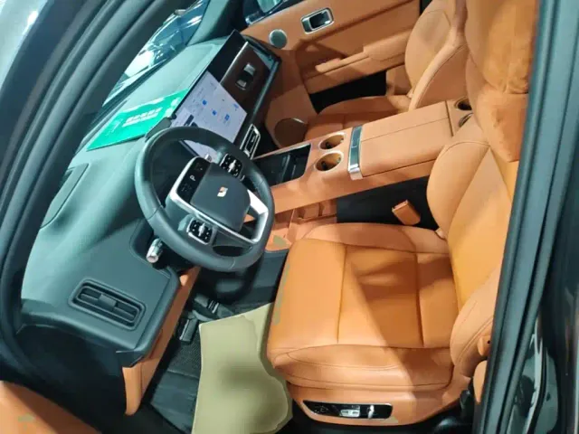 Li Auto L8 — Фото автомобиля 14