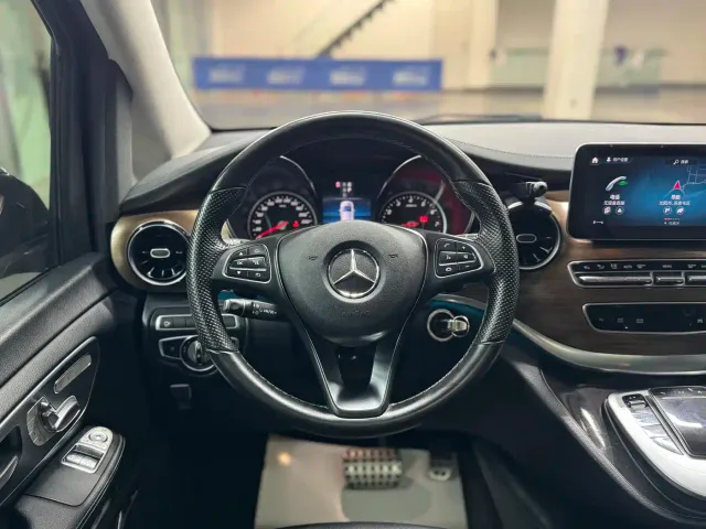 Mercedes-Benz V-Class — Фото автомобиля 9