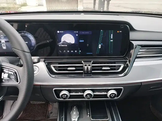 Hongqi HS5 — Фото автомобиля 12