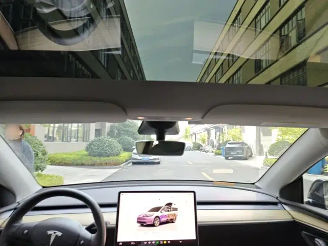 Tesla Model Y — Фото автомобиля 19