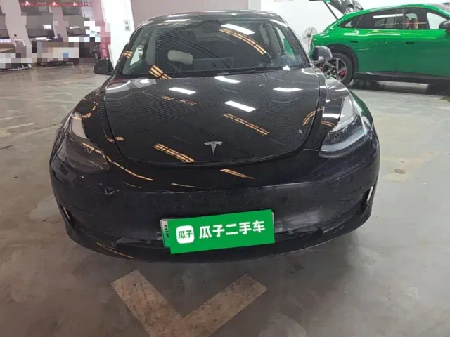 Tesla Model 3 — Фото автомобиля 2