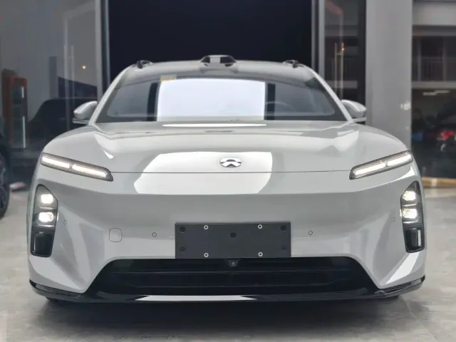 NIO NIO ET5 2025 75kWh — Фото автомобиля 2