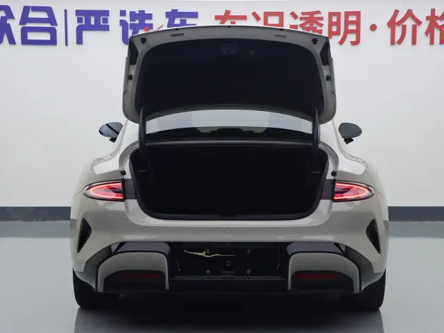Xiaomi SU7 — Фото автомобиля 21
