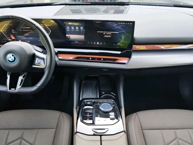 BMW i5 — Фото автомобиля 9