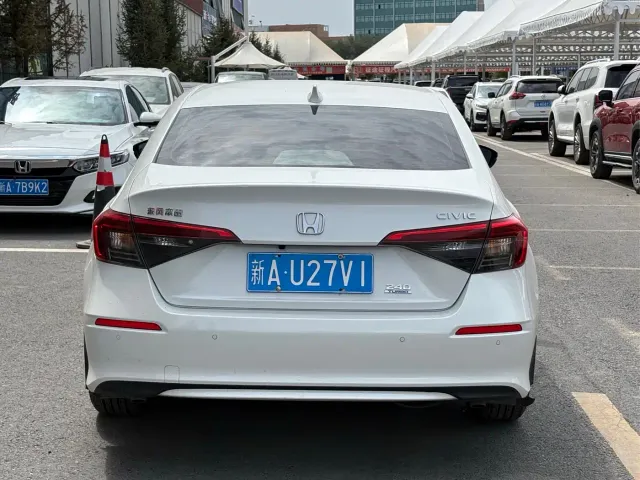 Honda Civic — Фото автомобиля 3