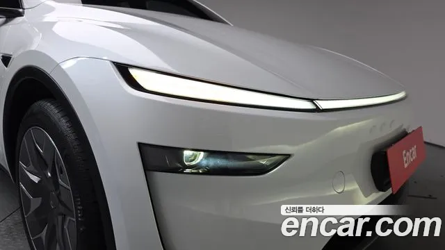 Tesla Model Y — Фото автомобиля 19