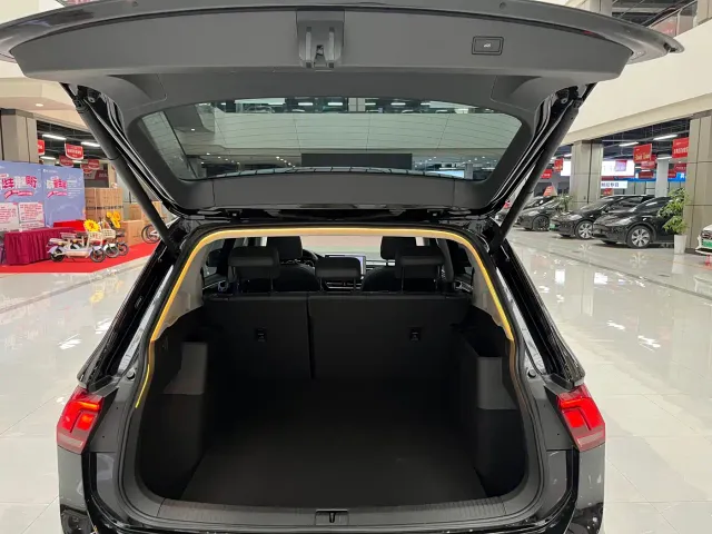 Volkswagen Tiguan L — Фото автомобиля 12