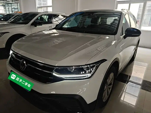 Фотография автомобиля — Volkswagen Tiguan L