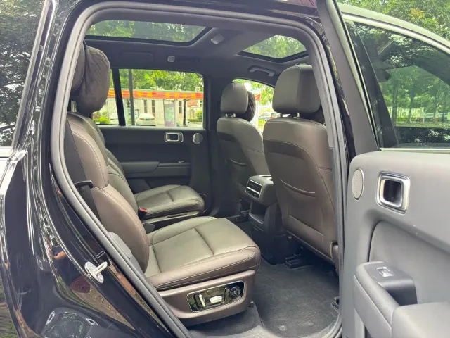 Li Auto L8 — Фото автомобиля 12