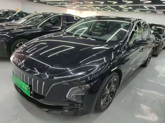 Фотография автомобиля — Hongqi E-QM5