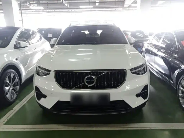 Volvo XC40 — Фото автомобиля 2