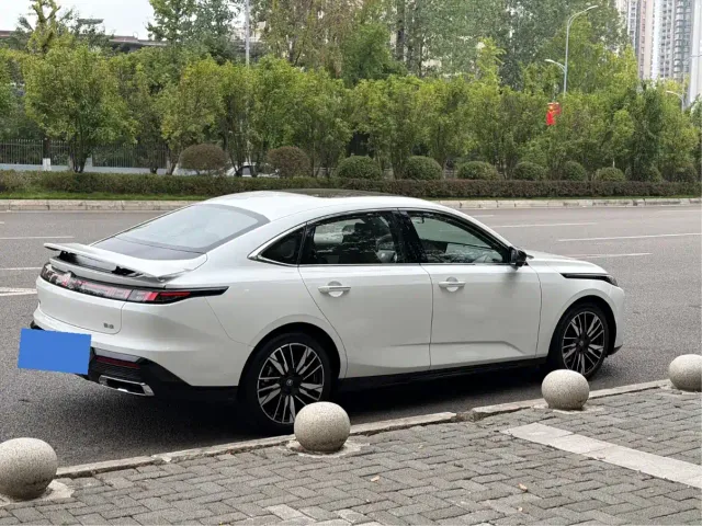 Changan Eado — Фото автомобиля 4