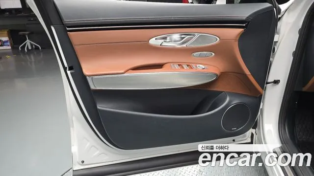 Genesis GV70 — Фото автомобиля 13