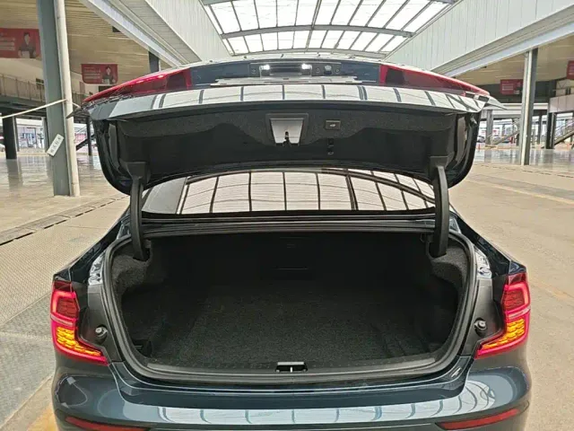 Volvo S60 — Фото автомобиля 18