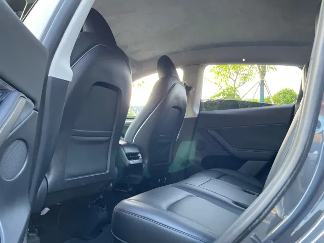 Tesla Model Y — Фото автомобиля 12
