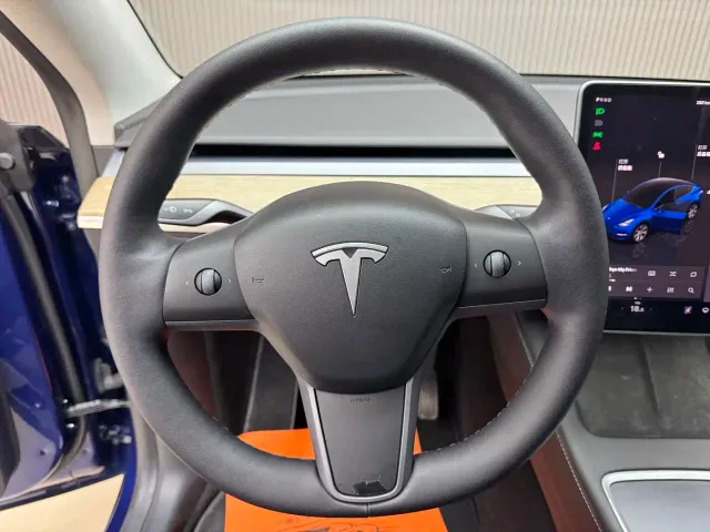 Tesla Model Y — Фото автомобиля 16