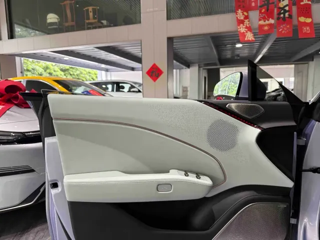 Zeekr 007 — Фото автомобиля 19