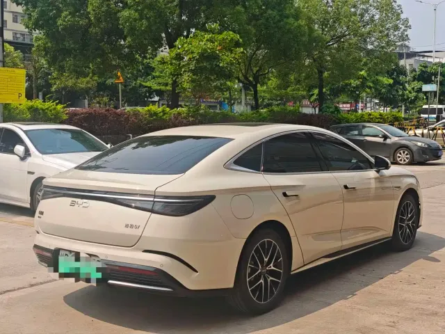 BYD Seal 07 DM-i — Фото автомобиля 7