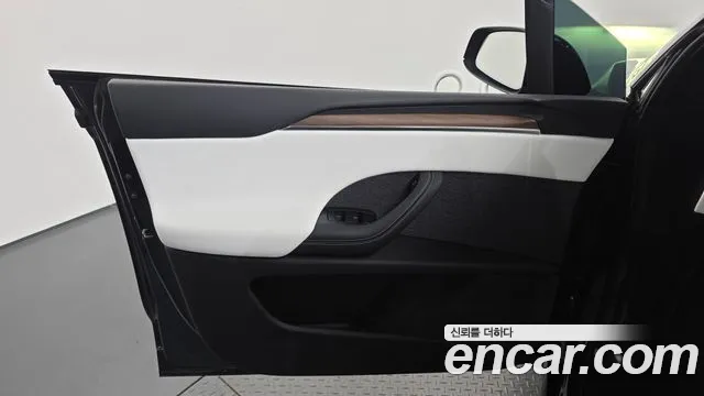 Tesla Model X — Фото автомобиля 25