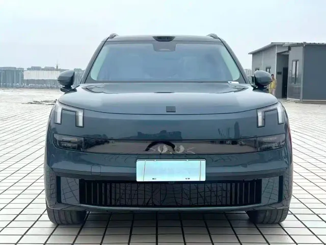 Lynk & Co 900 — Фото автомобиля 2