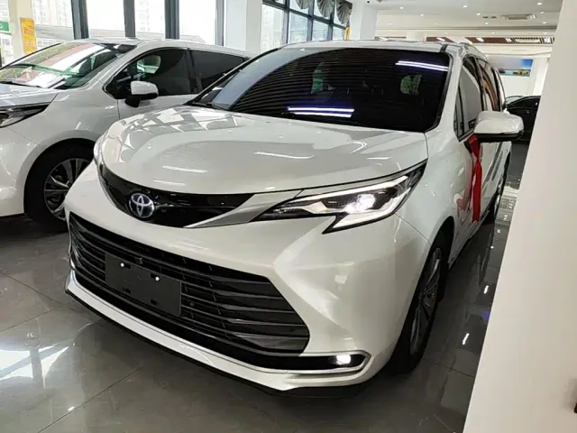 Фотография автомобиля — Toyota Sienna