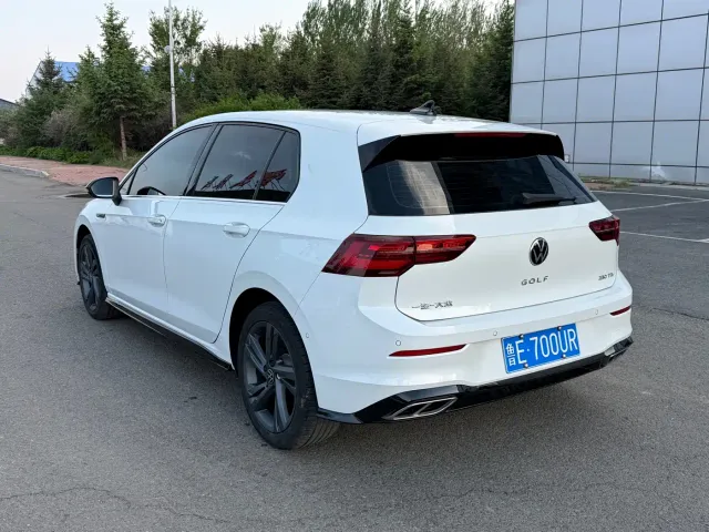 Volkswagen Golf — Фото автомобиля 4