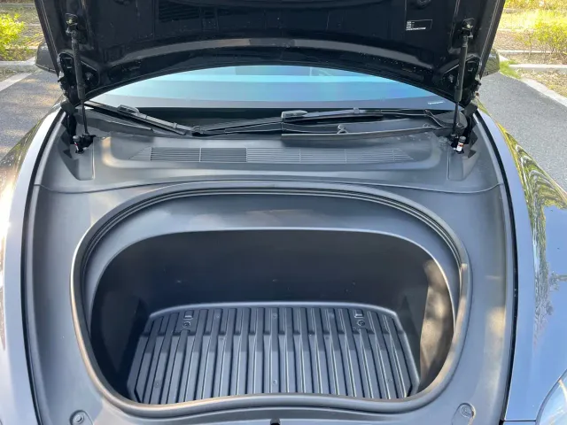 Tesla Model 3 — Фото автомобиля 12