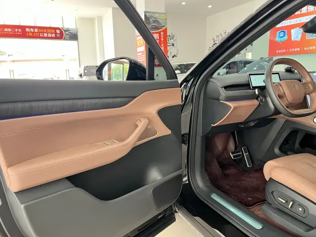 Nio ES8 — Фото автомобиля 8