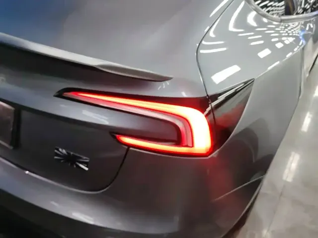 Tesla Model 3 — Фото автомобиля 7