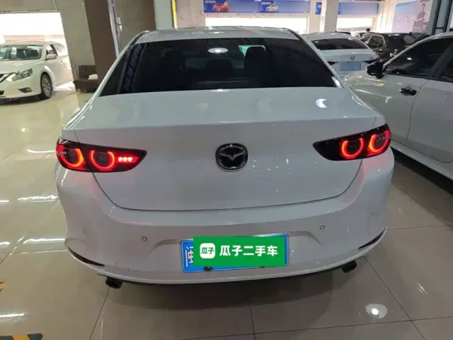 Mazda Axela — Фото автомобиля 5