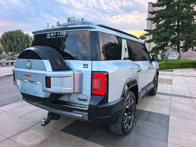 BYD FangChengBao Leopard 8 — Фото автомобиля 4