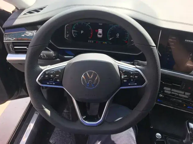 Volkswagen Passat — Фото автомобиля 15