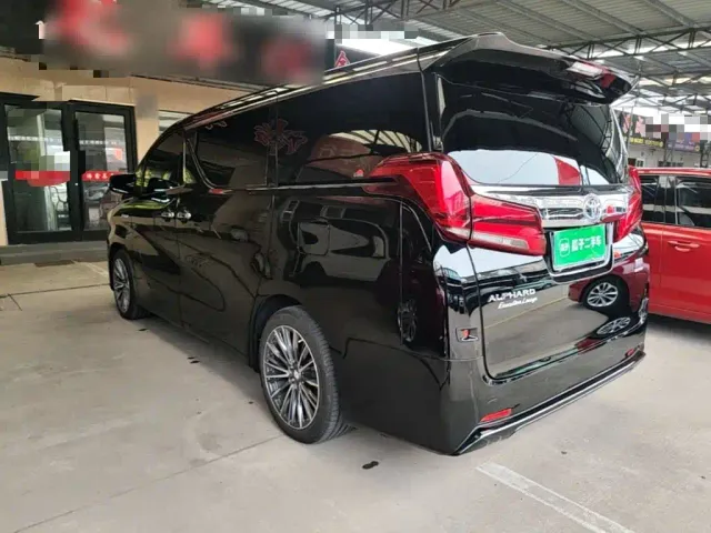 Toyota Alphard — Фото автомобиля 4