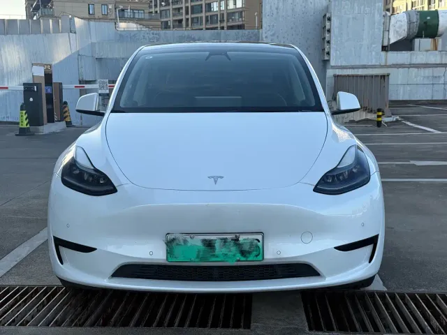 Фотография автомобиля — Tesla Model Y