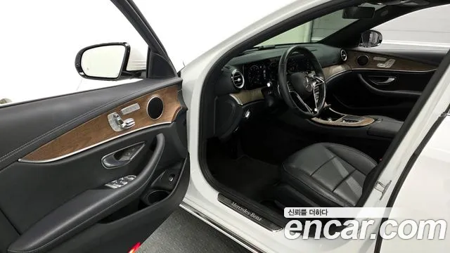 Mercedes-Benz E-Class — Фото автомобиля 10