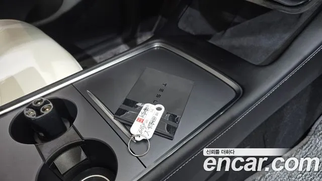 Tesla Model Y — Фото автомобиля 21