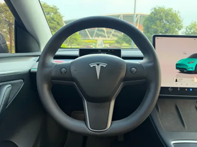 Tesla Model Y — Фото автомобиля 14