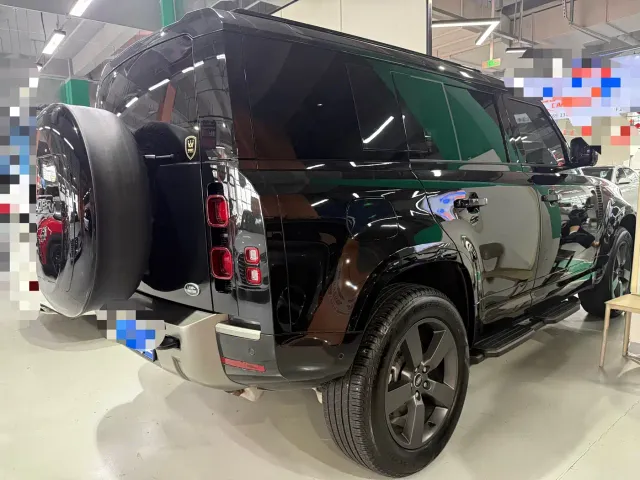 Land Rover Defender — Фото автомобиля 10