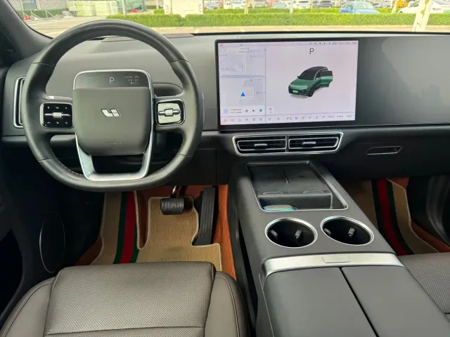 Li Auto L8 — Фото автомобиля 8