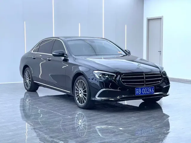 Mercedes-Benz E-Class — Фото автомобиля 3