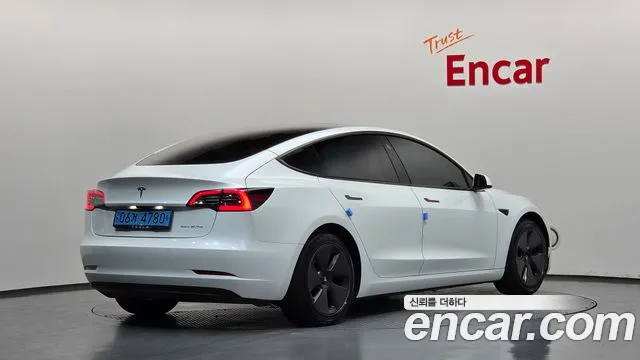 Tesla Model 3 — Фото автомобиля 2